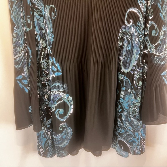 Quintessential Woman Modest blouse Size: 1X 
Women's Black and Blue Paisley Top - Picture 4 of 15